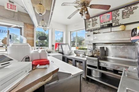 930 N WOODLAND BOULEVARD, DELAND, פלורידה 32720, ארצות הברית של אמריקה