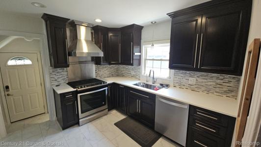 24917 Ward Street, Dearborn, Мичиган 48124, Соединенные Штаты