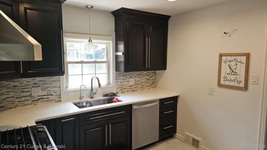 24917 Ward Street, Dearborn, Мичиган 48124, Соединенные Штаты