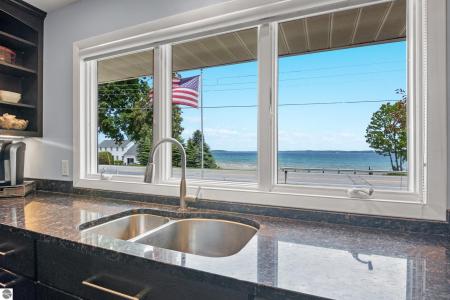 11182 S West Bay Shore Drive, Traverse City, Michigan 49684, USA