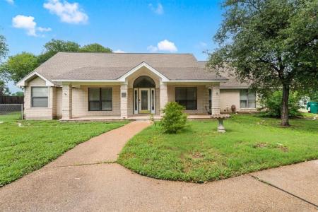 100 Spring Oak Street, Lacy Lakeview, Texas 76705