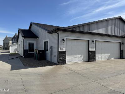 110 Kenner Loop, Bismarck, ND 58504, USA