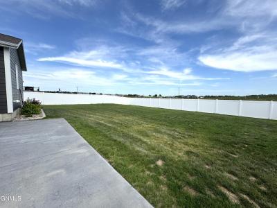 574 River Drive, Dickinson, North Dakota 58601