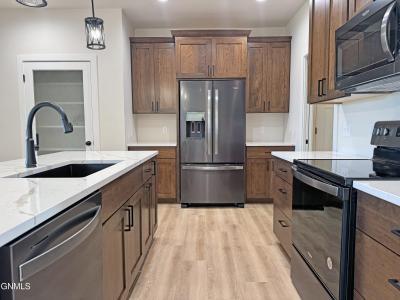 2912 Peach Tree Drive, Bismarck, Dakota Do Norte 58504, Estados Unidos