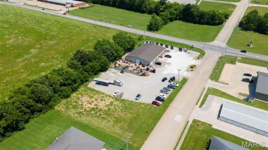 202 & 204 W Deerwood Drive, Jackson, Missouri 63755, USA