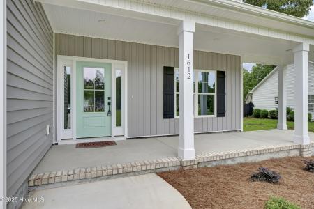 1612 Chadwick Shores Drive, Sneads Ferry, North Carolina 28460