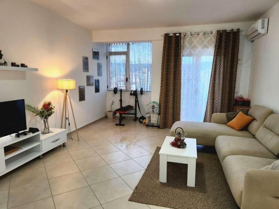 Albano dhe Romina, Vlorë, アルバニア
