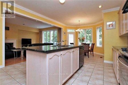 81 GREEN MEADOWS CIRCLE NORTH, Toronto (don Valley Village), Ontario M2J 5G6, Canada