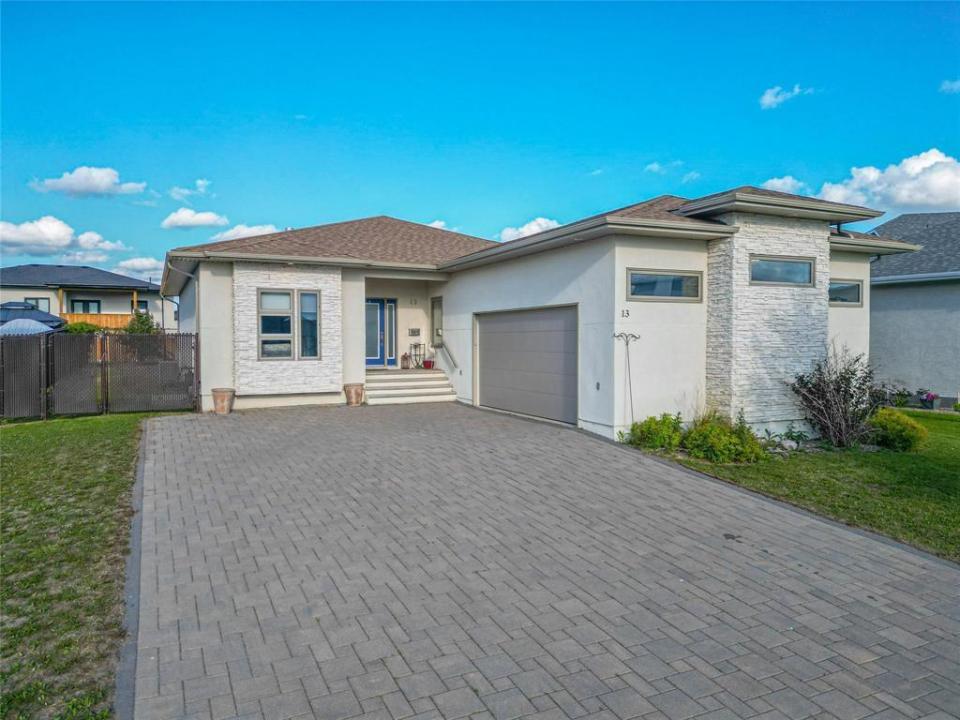 13 BULLRUSH BAY, Brandon, Manitoba R7B 4H9, CANADÁ