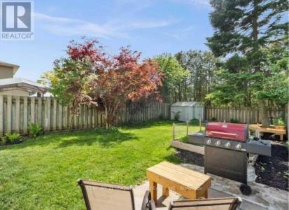 174 CASTLEBAR CRESCENT, Oshawa (vanier), Ontario L1J 7B4, Kanada