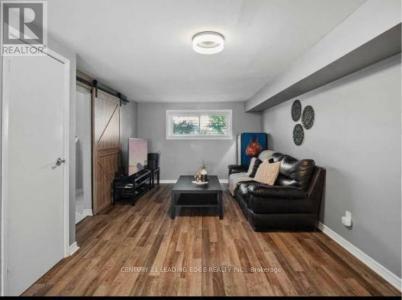 174 CASTLEBAR CRESCENT, Oshawa (vanier), Ontario L1J 7B4, Kanada