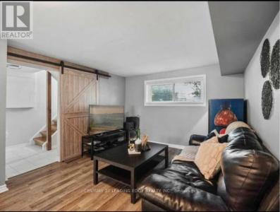 174 CASTLEBAR CRESCENT, Oshawa (vanier), Ontario L1J 7B4, Kanada