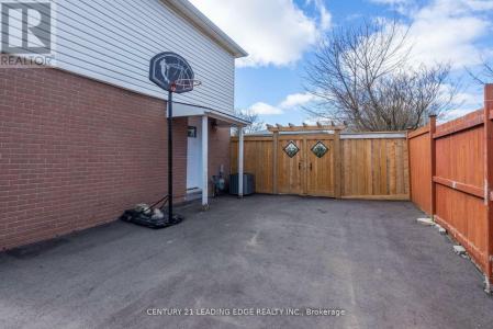 111 FOLKSTONE CRESCENT, Brampton (southgate), Ontario L6T 3M6, Canada