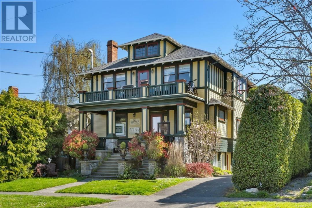 123 CAMBRIDGE STREET, Victoria, British Columbia V8V 4B1, Canada