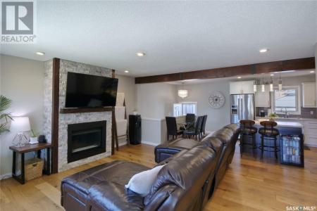 1050 GRAYSON CRESCENT, Moose Jaw, Saskatchewan S6H 3G1, Canada