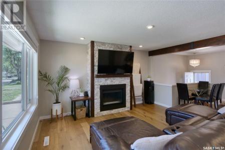 1050 GRAYSON CRESCENT, Moose Jaw, Saskatchewan S6H 3G1, Canada