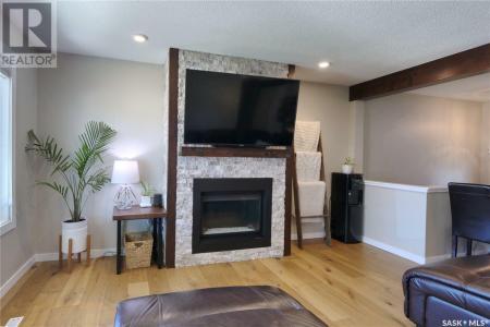 1050 GRAYSON CRESCENT, Moose Jaw, Saskatchewan S6H 3G1, Canada