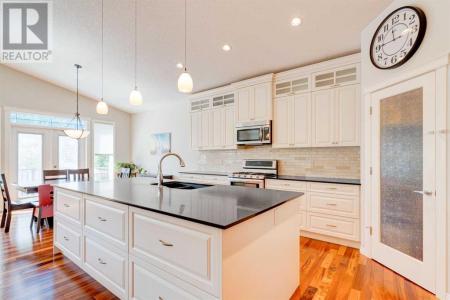 2166 HILLCREST GREEN SOUTHWEST, Airdrie, Alberta T4B 3W1, Canada