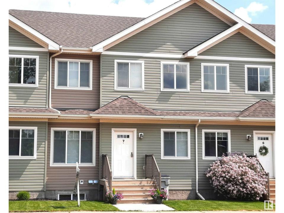 #7 300 QUEEN ST, Spruce Grove, Alberta T7X 2J1, Canada