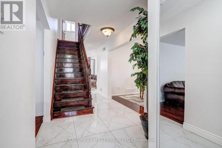 56 NUTTALL STREET, Brampton (westgate), Ontario L6S 4V4, Canadá
