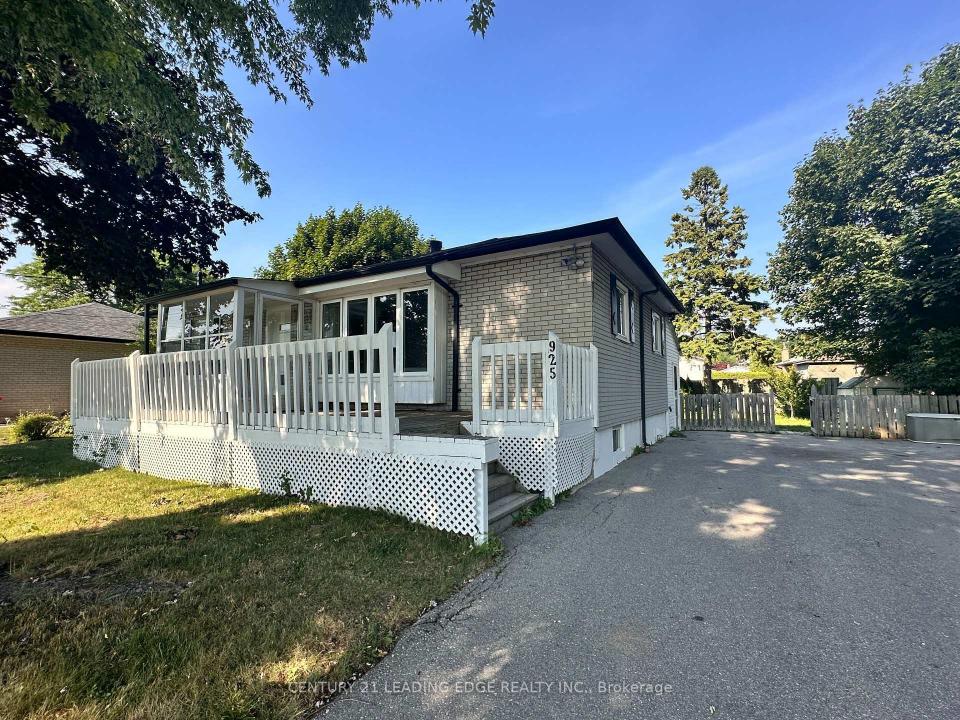 925 ANNES STREET, Whitby, Ontario L1N 5K7, Canadá