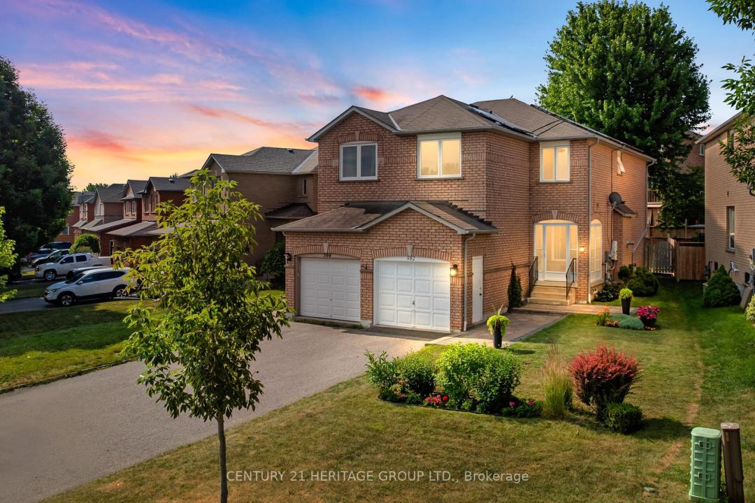 582 WALPOLE CRESCENT, Newmarket, Ontario L3X 2B4, Canada