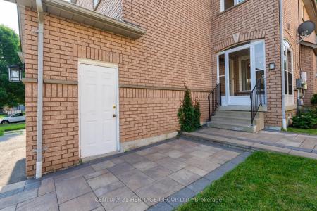 582 WALPOLE CRESCENT, Newmarket, Ontario L3X 2B4, Canada