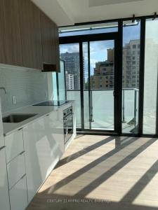 161 ROEHAMPTON AVENUE, Toronto, Ontario M4P 0C8, Canadá