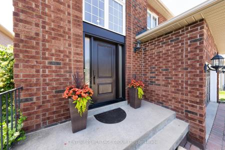 945 BEST CIRCLE, Newmarket, Ontario L3X 2K9, Canada