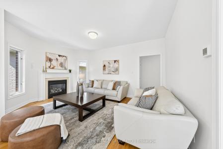 945 BEST CIRCLE, Newmarket, Ontario L3X 2K9, Canada
