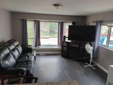 162 SKOGG AVENUE, Hinton, Alberta T7V 1A5, Canada