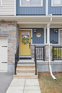 10 STAPLES BOULEVARD, Smiths Falls, Ontario K7A 0B6, Canada