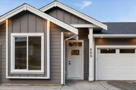 669 SANDERSON RD, Ladysmith, Colúmbia Britânica V9G 0A7, CANADÁ