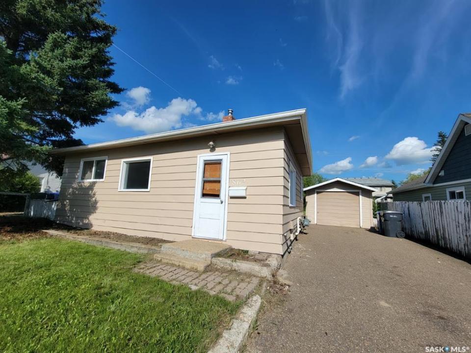 862 109TH STREET, North Battleford, Saskatchewan S9A 2C9, Canada