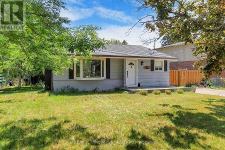 1327 COMMERCE STREET, Pickering (bay Ridges), 安大略省 L1W 1E1, 加拿大