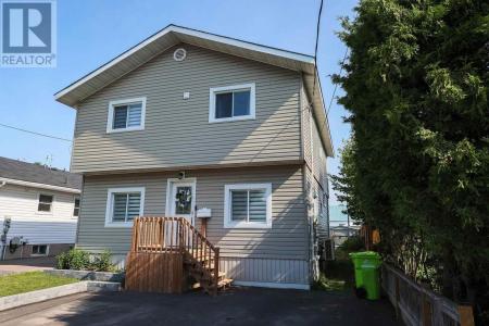 328 KINGSFORD RD, Sault Ste. Marie, Ontario P6C 2W4, CANADÁ
