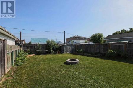328 KINGSFORD RD, Sault Ste. Marie, Ontario P6C 2W4, CANADÁ