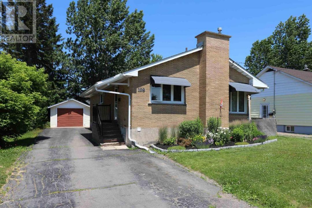108 SMALE AVE, Sault Ste. Marie, Ontario P6B 1S5, Canadá
