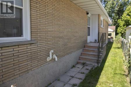 108 SMALE AVE, Sault Ste. Marie, Ontario P6B 1S5, Canadá