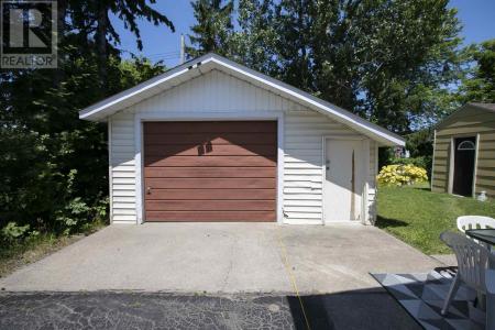 108 SMALE AVE, Sault Ste. Marie, Ontario P6B 1S5, Canada
