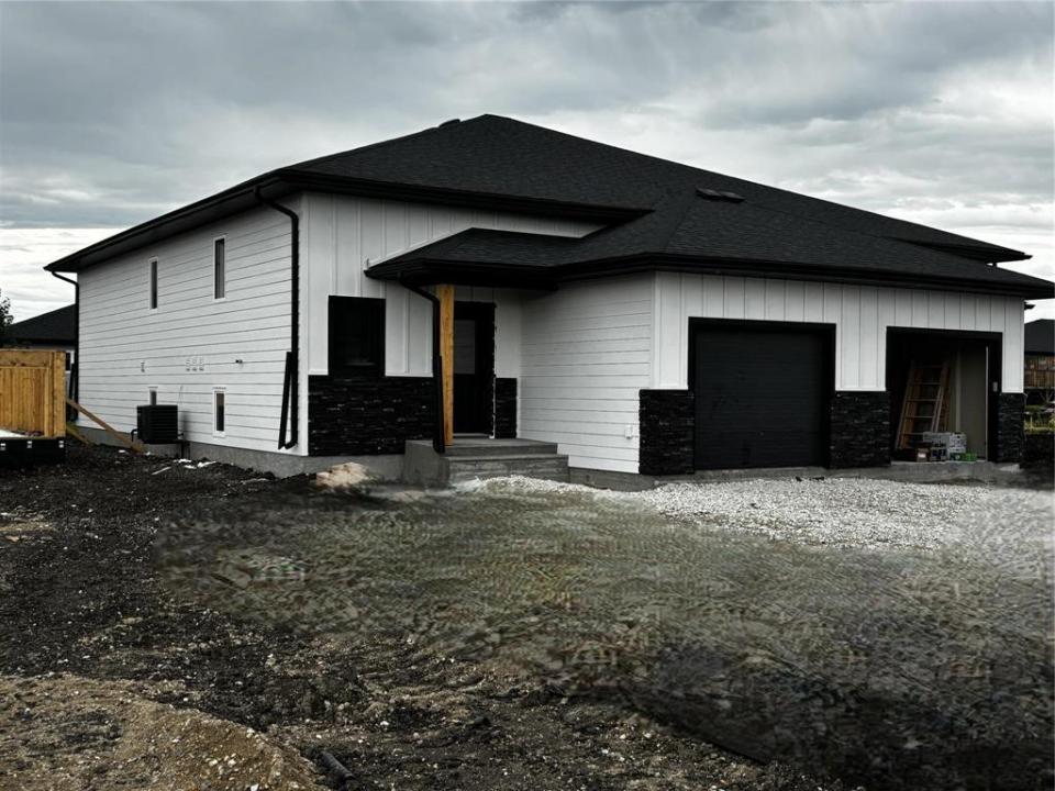 31 KOOTENAY WAY, Steinbach, Manitoba R5G 0Z3, Canada