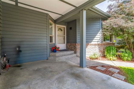 1530 KELGLEN CRESCENT, Kelowna, ブリティッシュコロンビア V1Y 6K7, カナダ