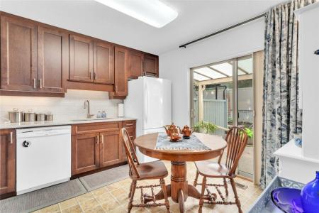 1530 KELGLEN CRESCENT, Kelowna, ブリティッシュコロンビア V1Y 6K7, カナダ