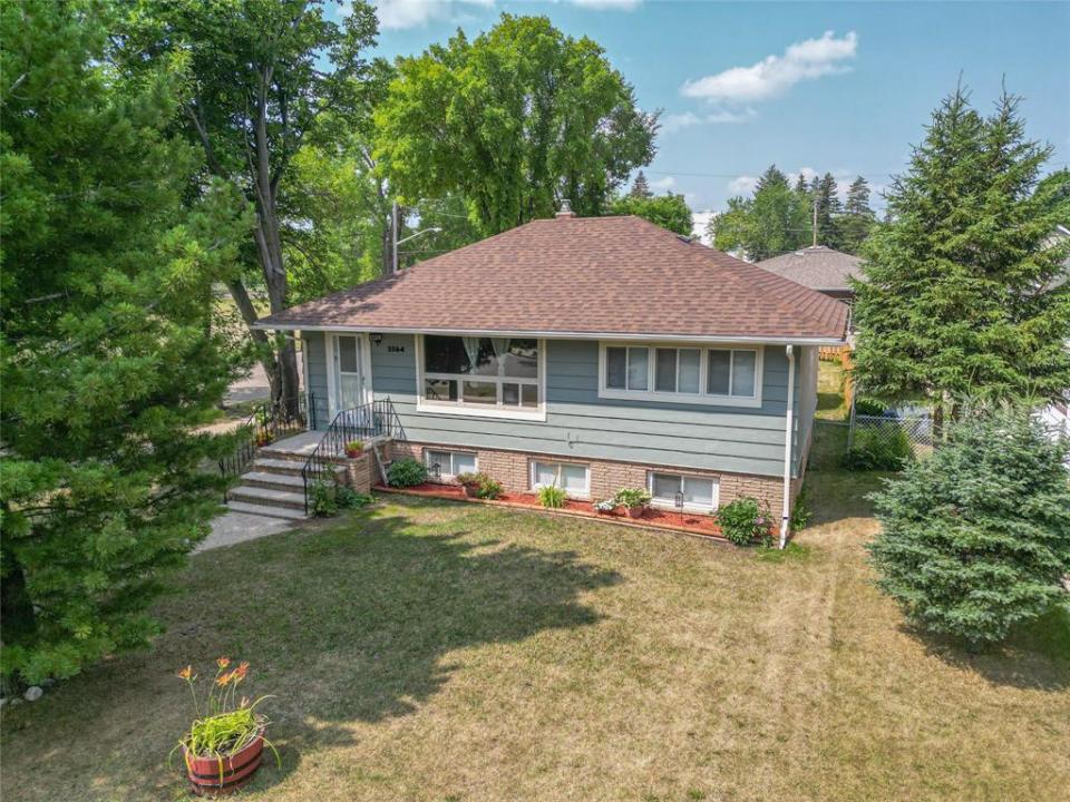 1064 12TH STREET, Brandon, Manitoba R7A 4N6, Canada