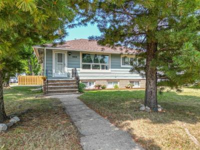 1064 12TH STREET, Brandon, Manitoba R7A 4N6, Canada