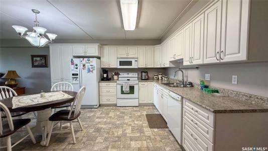 2 18TH STREET, Battleford, Saskatchewan S0M 0E0, Canada