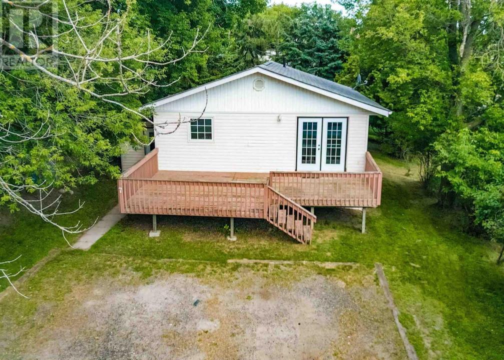 7 MASCOTT AVE, Kenora, Ontario P9N 3A1, Canadá