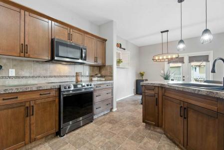 13 CHINOOK STREET, Blackfalds, Alberta T4M 0B8, Canada