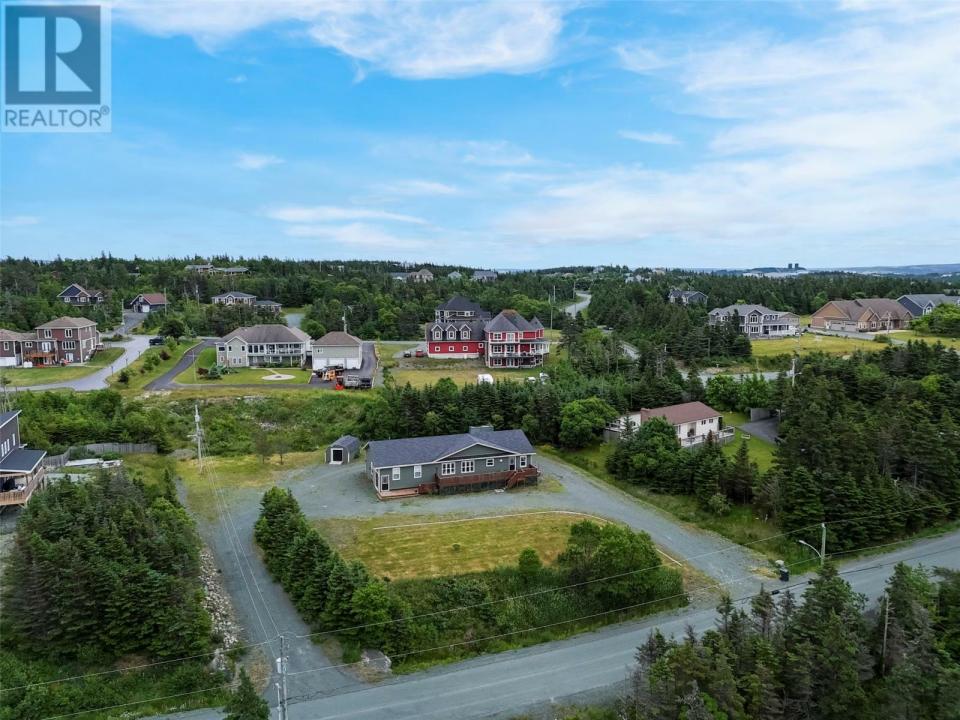 10 TRANQUIL PLACE, Paradise, Newfoundland And Labrador A1L 3G7, Canada