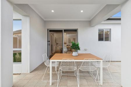 18 Russell Avenue, Seacombe Gardens, SA 5047, 오스트레일리아